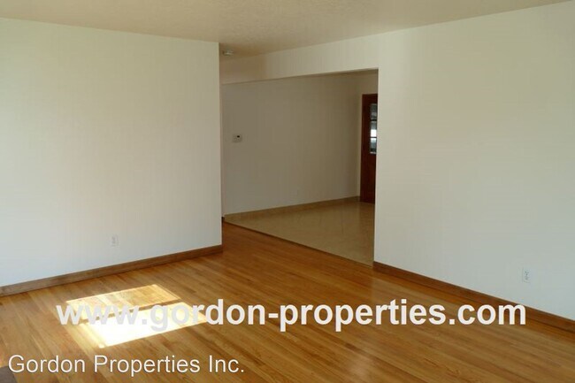 Building Photo - 8 br, 3 bath House - 1131 NE 72nd Ave