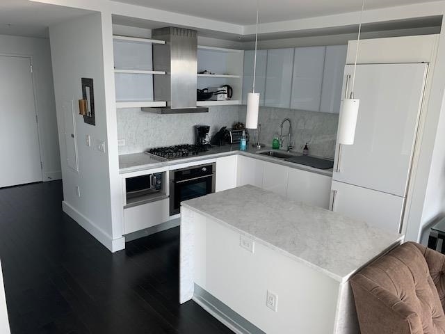 Building Photo - 77 HUDSON St