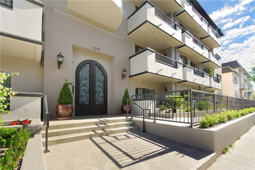 Foto principal - 11218 Camarillo St