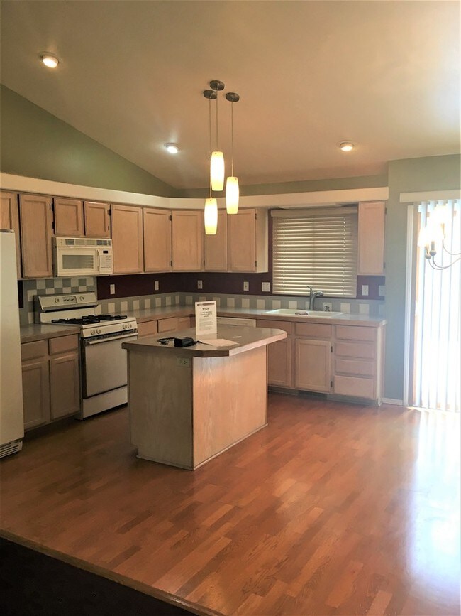 Building Photo - Lovely Duplex in Loveland