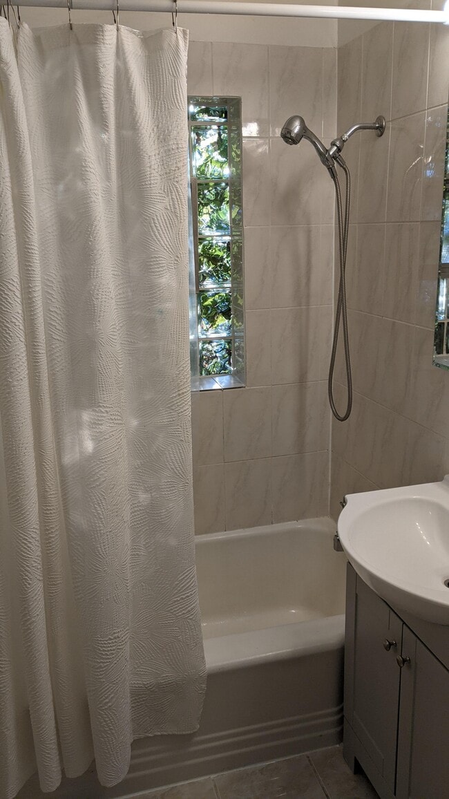 Foto del edificio - 6410 S Lorel Ave