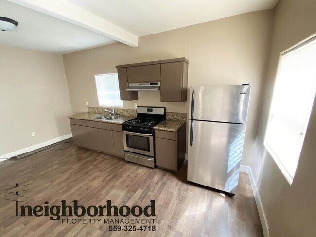Building Photo - 104 N Calaveras St
