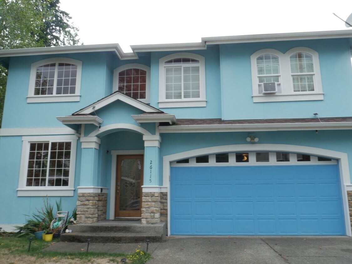 Primary Photo - Beautiful, Fully Furnished, Maple Valley H...