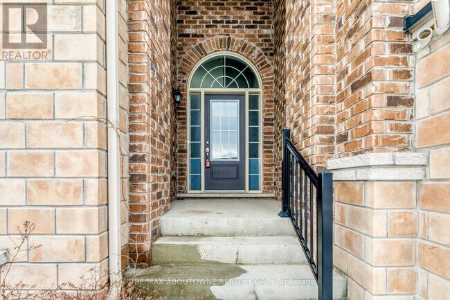 Building Photo - 233 Dundas Way