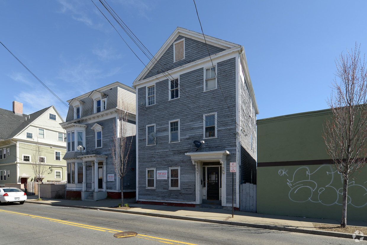 Primary Photo - 230 Dean St