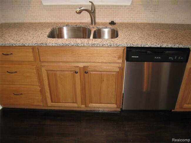 Foto del edificio - 141 De Villen Ave