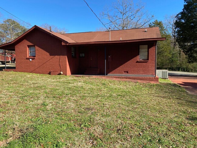 Building Photo - Home near Gadsden State.