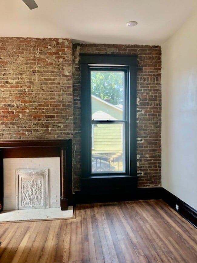 Building Photo - 1347 Park St