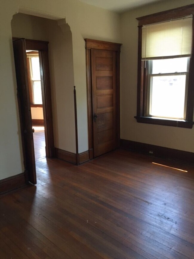 Building Photo - 3227 Jefferson Ave