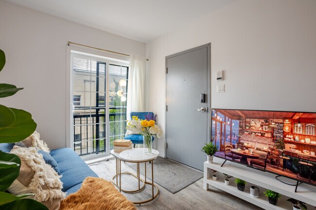 Building Photo - 1319 Rue Barré