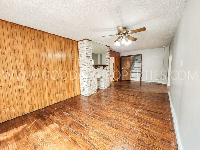 Foto del edificio - 4-Bedroom Home in Des Moines with Detached 2-Car Garage