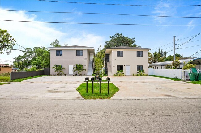 Foto del edificio - 5817 NW 30th Ave