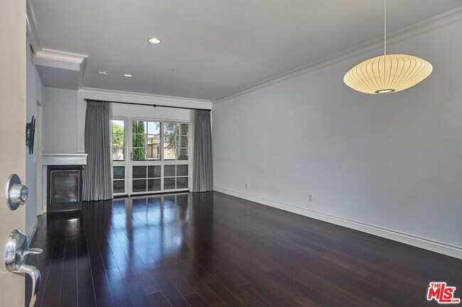 Foto del edificio - 851 N San Vicente Blvd