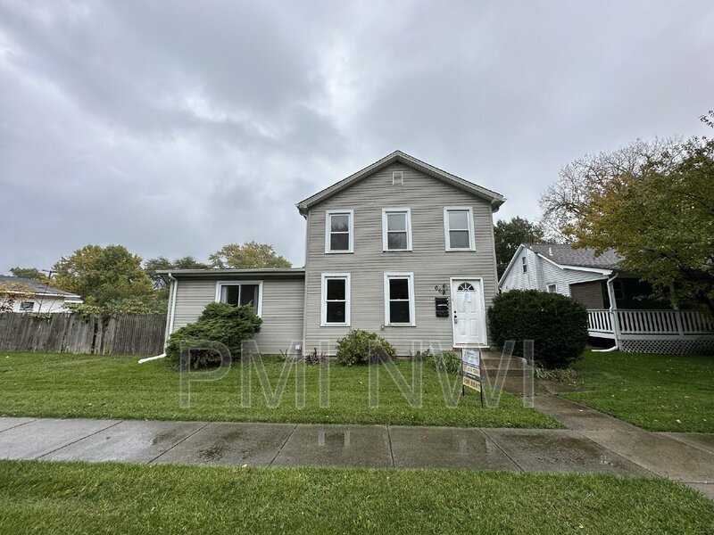 Primary Photo - 669 Lake St