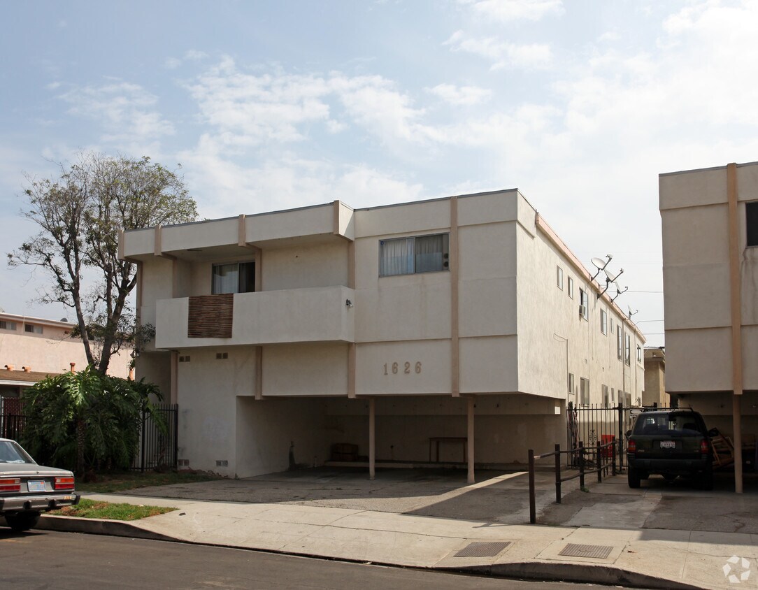 Primary Photo - 1626 Armacost Ave