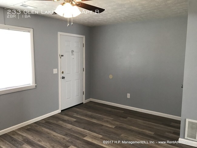 Building Photo - Glen Lake Two Bedroom
