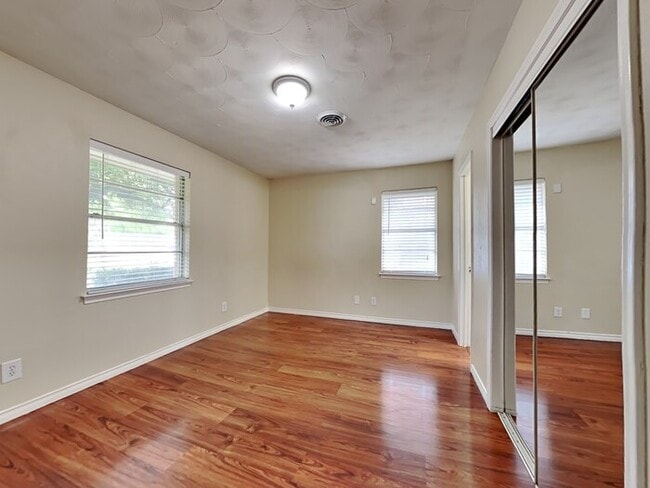 Foto del edificio - 4427 Live Oak Dr