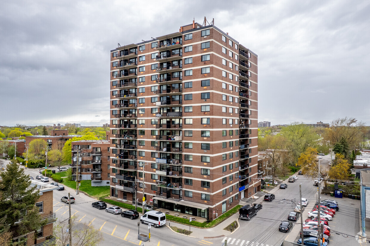 Primary Photo - 6311 Av Somerled