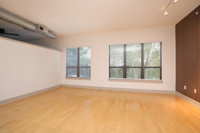 Building Photo - 1901 Post Oak Blvd