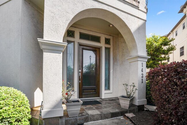 Building Photo - 1421 Bremond St
