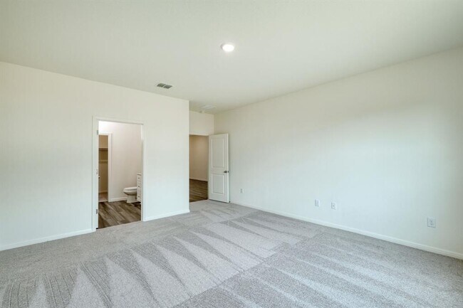 Foto del edificio - 125 Blazilmar Ln