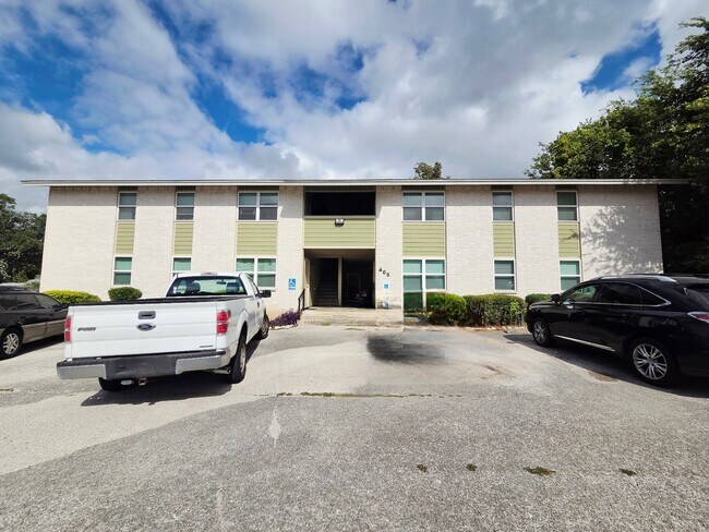Building Photo - 405 Ranchero Rd