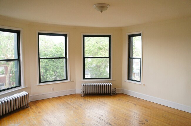 Foto del edificio - 2331 N Spaulding Ave