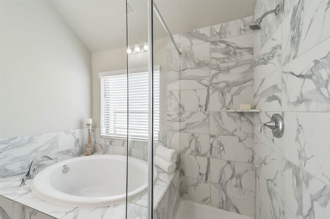 Foto del edificio - 4920 Arbor Crest Ln