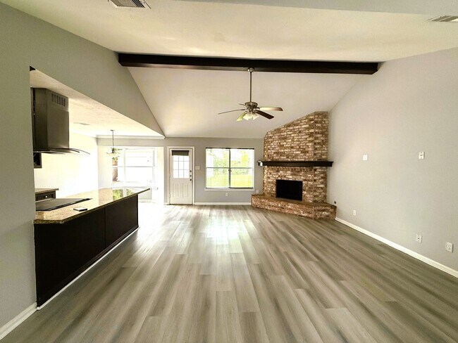 Foto del edificio - 8814 Stroud Dr