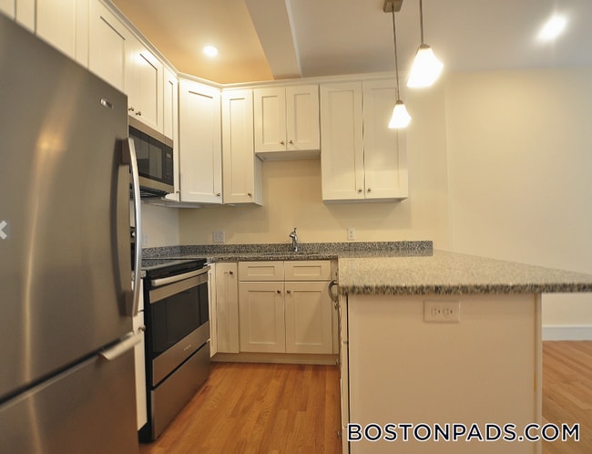 Foto del edificio - 877 Beacon St