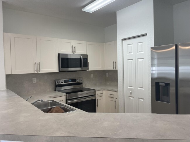 Foto del edificio - 5024 SE Mariner Garden Cir