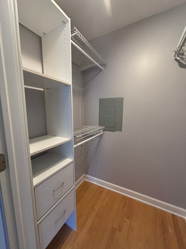 Walk-in Closet - 601 Quincy Bridge Ln