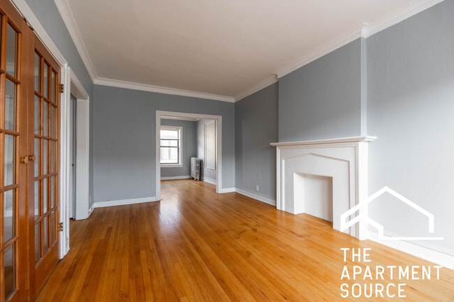 Building Photo - 1319 W Estes Ave