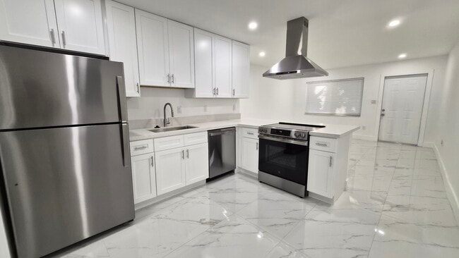 Building Photo - 1825 Scott St