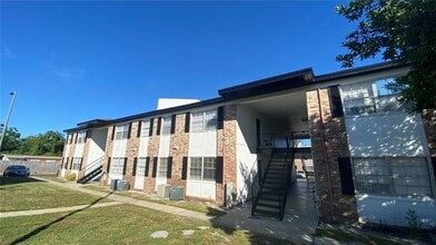 Building Photo - 5317 Curry Ford Rd