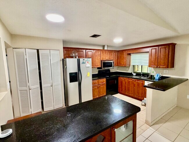 Foto del edificio - 7714 SW 8th Ct
