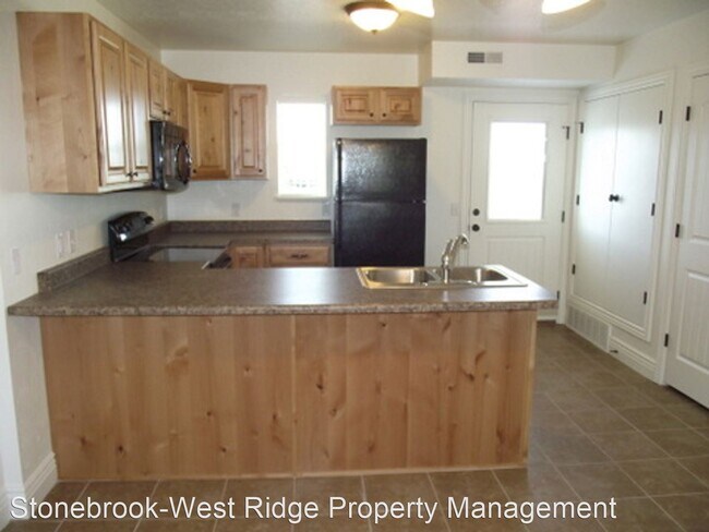 Building Photo - 2 br, 1.5 bath House - 879 South 250 East