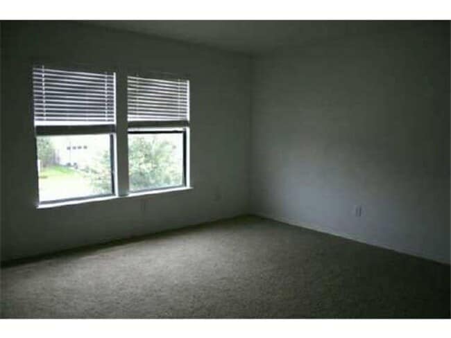 Building Photo - Spacious 4 Bed/2 Bath in Saddlewood Estates