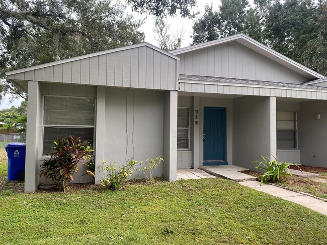 Building Photo - Nice 2 Bedroom 2 Bath duplex in Lakeland