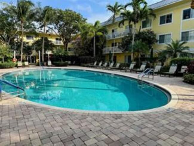 Building Photo - 151 NE 16th Ave