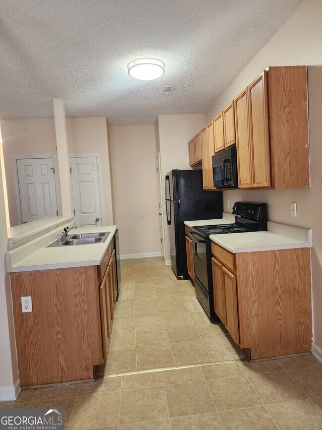 Building Photo - 5485 Sierra Tr