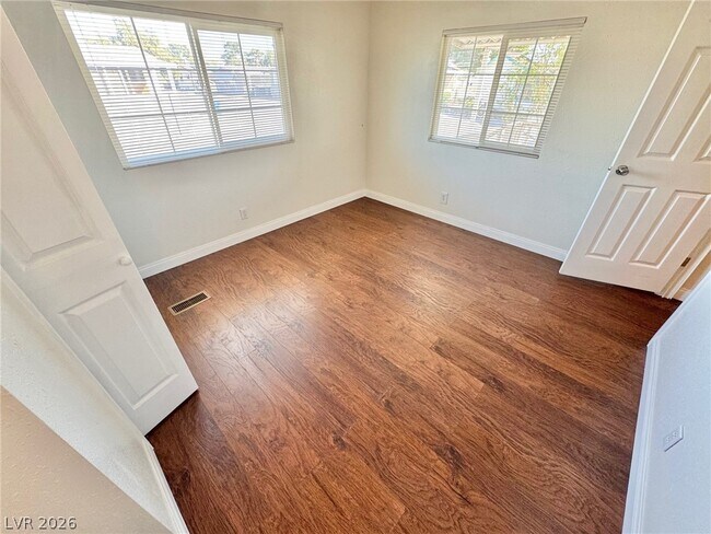 Building Photo - 5239 Ocala Ln