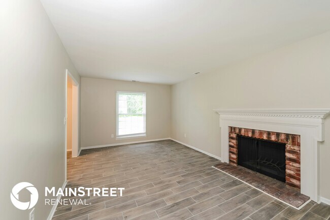 Building Photo - 405 Woodlake Dr