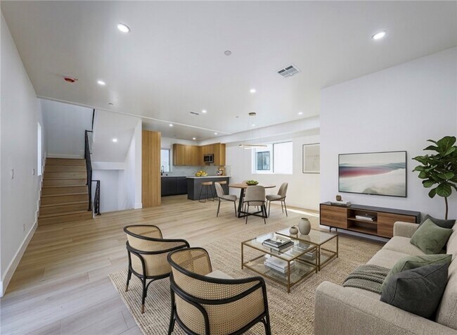 Foto del edificio - 1239 N Orange Dr