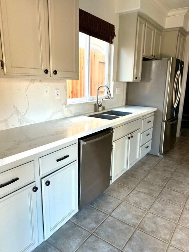 Foto del edificio - 2056 N Bend Dr