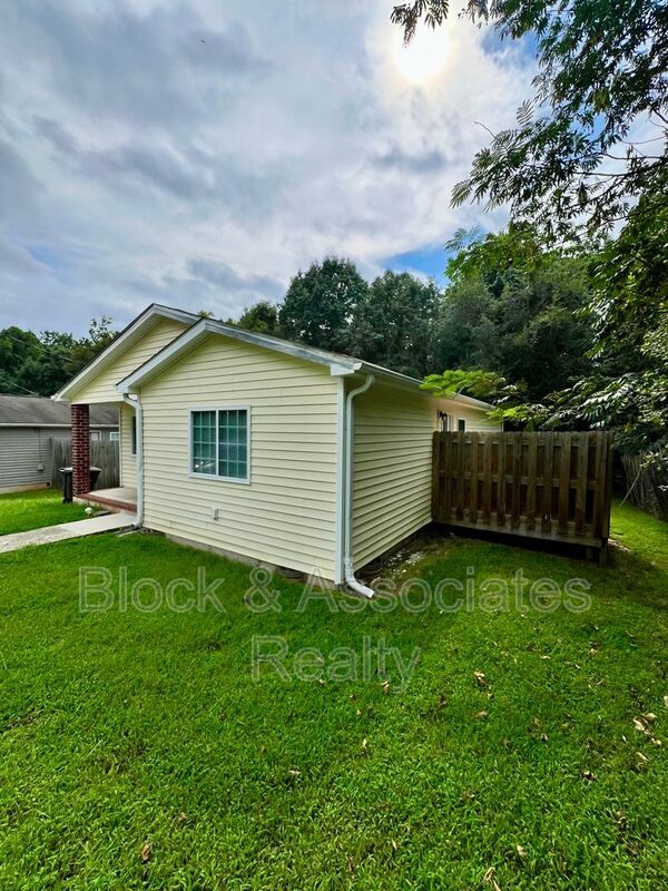 Building Photo - 4138 MacArthur St