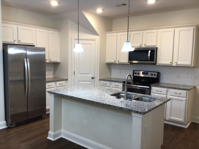 Building Photo - 16 Cherry St