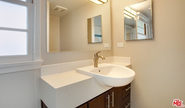 Foto del edificio - 1513 Penmar Ave