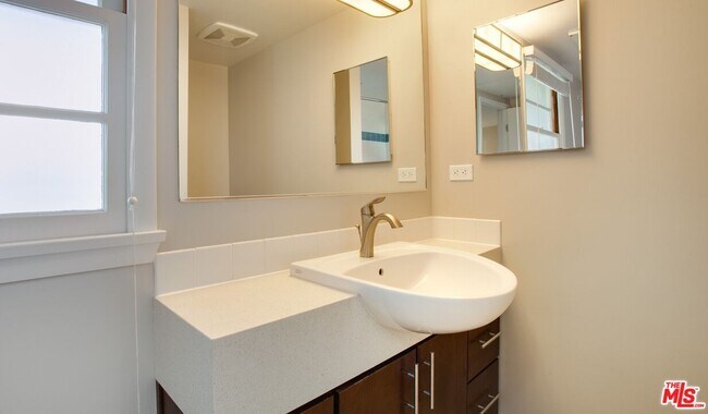 Foto del edificio - 1613 Penmar Ave