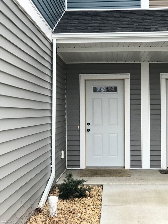 Building Photo - 4 br, 2.5 bath Townhome - Eagles Edge Town...